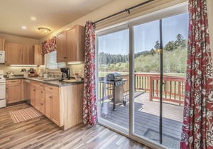 Quaint Retreat Near Town w/ Gas Grill, Deck & Free WiFi - State Parks Nearby