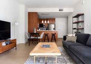 Rad Downtown Studio w/Gym, Pool, near Metro Center, by Blueground