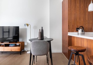 Rad Downtown Studio w/Gym, Pool, near Metro Center, by Blueground