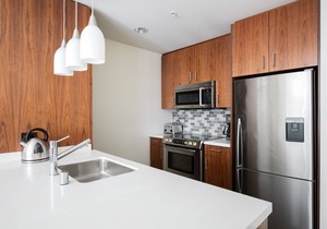 Rad Downtown Studio w/Gym, Pool, near Metro Center, by Blueground