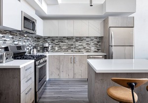Rad Mid-Wilshire 1BR Loft w/ Gym, W/D, Pool, near Shops, by Blueground