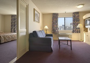 Ramada by Wyndham Los Angeles/Wilshire Center