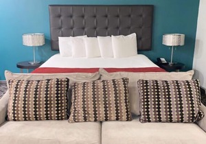 Relax and Recharge! Free Onsite Parking, Near Hermosa Beach Pier