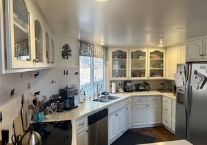 Relaxing Mountain Retreat with lots of decks and EV charging +AC