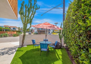 Remodeled coastal retreat with updated kitchen - walk to beach