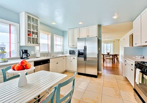 Remodeled Dog-Friendly Home w/Outdoor Shower, Wood Fireplace, Fast WiFi, Grill