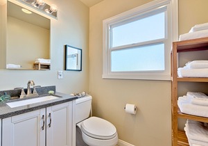 Remodeled Dog-Friendly Home w/Outdoor Shower, Wood Fireplace, Fast WiFi, Grill