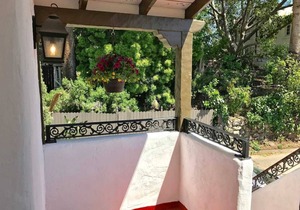 Romantic and Historic Spanish Penthouse Studio - Hollywood Hills