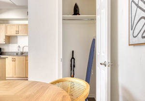 Roomy Hollywood 2BR w/Gym, Pool, nr. Chinese Theater, by Blueground