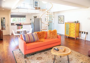 Santa Monica Modern Studio Near MONTANA ave, close to Beach, Mall, restaurants