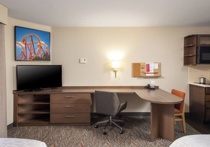Say Hi to Mickey! Unit with Full Kitchen Close to Disneyland, Pool!