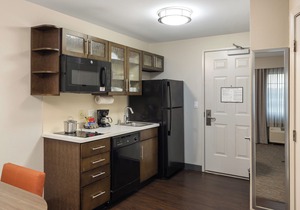 Say Hi to Mickey! Unit with Full Kitchen Close to Disneyland, Pool!