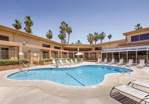 See Palm Springs and relax in this 1BD condo with resort amenities including pool/hot tub