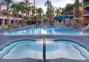 See Palm Springs and relax in this 1BD condo with resort amenities including pool/hot tub