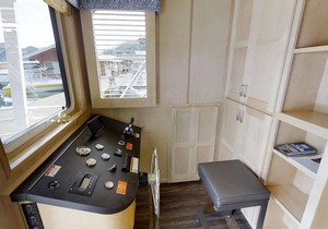 Shasta Marina's Sumerset Houseboat