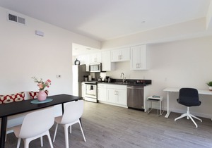 Sleek and Central Studio in Old Town Pasadena