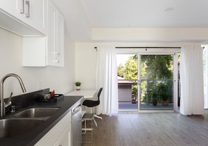 Sleek and Central Studio in Old Town Pasadena