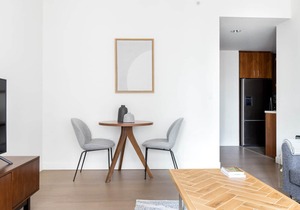 Sleek Downtown 1BR w/Gym, near Metro Center, by Blueground (#LAX370)