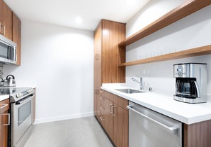 Sleek Downtown 1BR w/Gym, near Metro Center, by Blueground (#LAX370)