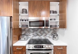 Sleek Downtown 1BR w/Gym, near Metro Center, by Blueground (#LAX370)