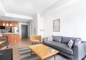 Sleek Downtown 1BR w/Gym, Doorman, Metro Center, by Blueground (LAX371)