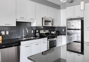 Sleek Downtown 1BR w/ Pool, W/D & Gym, near Broad Museum, by Blueground