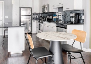 Sleek Downtown 1BR w/ Gym, Pool & Spa, near 7th St Metro, by Blueground