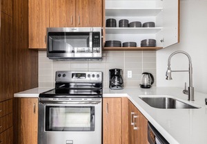 Sleek Redondo Beach 1BR w/Pool, Gym, 1 block from beach, by Blueground