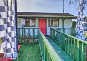 Smith River Vintage Cabin w/Oceanfront Deck+Views!