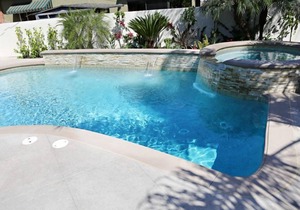 Snazzy 6 Bedroom 3 bath pool home 1/2 mile walk to Disney