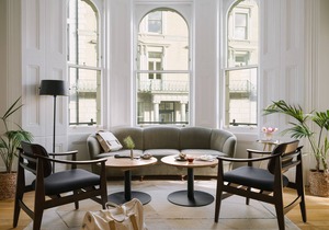 Sonder Kensington Gardens | Spacious Queen Room