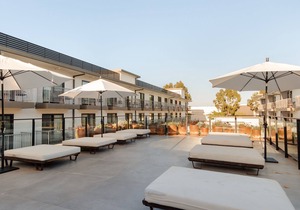 Sonder Lüm | King Suite w/ Balcony Pool View