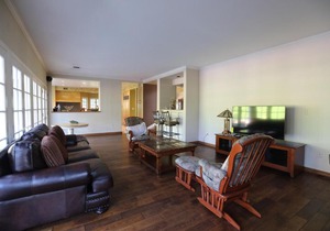 Spacious 4b3.5b House w/Swimming Pool in Pasadena