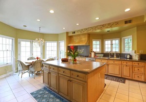 Spacious 4b3.5b House w/Swimming Pool in Pasadena