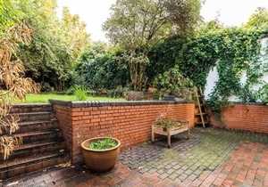 Spacious and Bright 3BD Home in Belsize Park