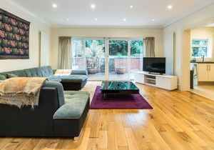 Spacious and Bright 3BD Home in Belsize Park
