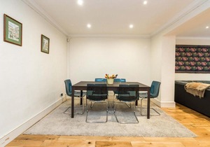 Spacious and Bright 3BD Home in Belsize Park