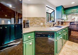 Spacious home w/deck, fire pit, pool table, & wood-burning stove - near slopes