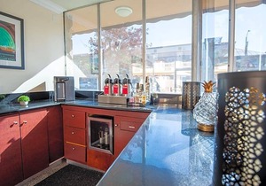 Studio City Court Yard Hotel