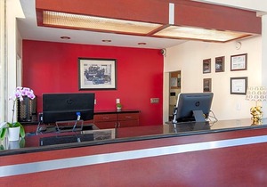 Studio City Court Yard Hotel