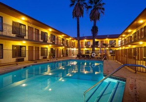 Studio City Court Yard Hotel