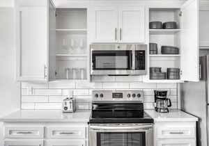 Stunning Hollywood 1BR w/Pool, walk to metro, restaurants, by Blueground