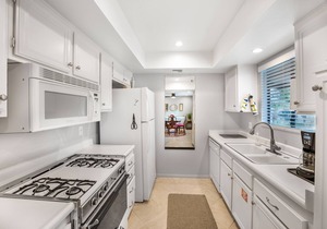 Stylish 2/2 Ground Level Condo in South Palm Springs