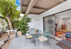 Stylish 2/2 Ground Level Condo in South Palm Springs