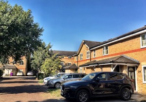 Stylish 2 bed house close to Canary Wharf