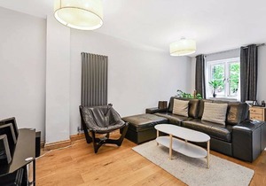 Stylish 2 bed house close to Canary Wharf