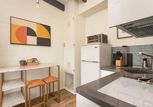 Stylish Hermosa Pier Getaway plus free parking
