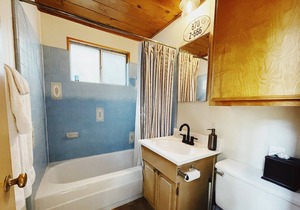 Sundown Cozy Cabin w/ Jacuzzi 🔸 Romantic Couples Getaway