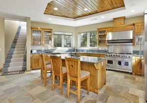 Sunset Ridge Villa at Big Bear ~ Hot Tub ~ Games ~ Multi-Level Luxe Chalet Retreat