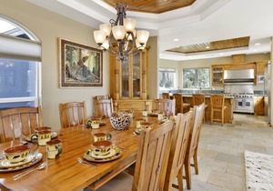 Sunset Ridge Villa at Big Bear ~ Hot Tub ~ Games ~ Multi-Level Luxe Chalet Retreat